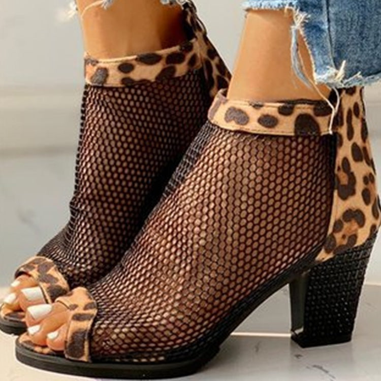 Step into comfort and style with Mesh Zipper Cool Boots – breathable, trendy, and perfect for any adventure!