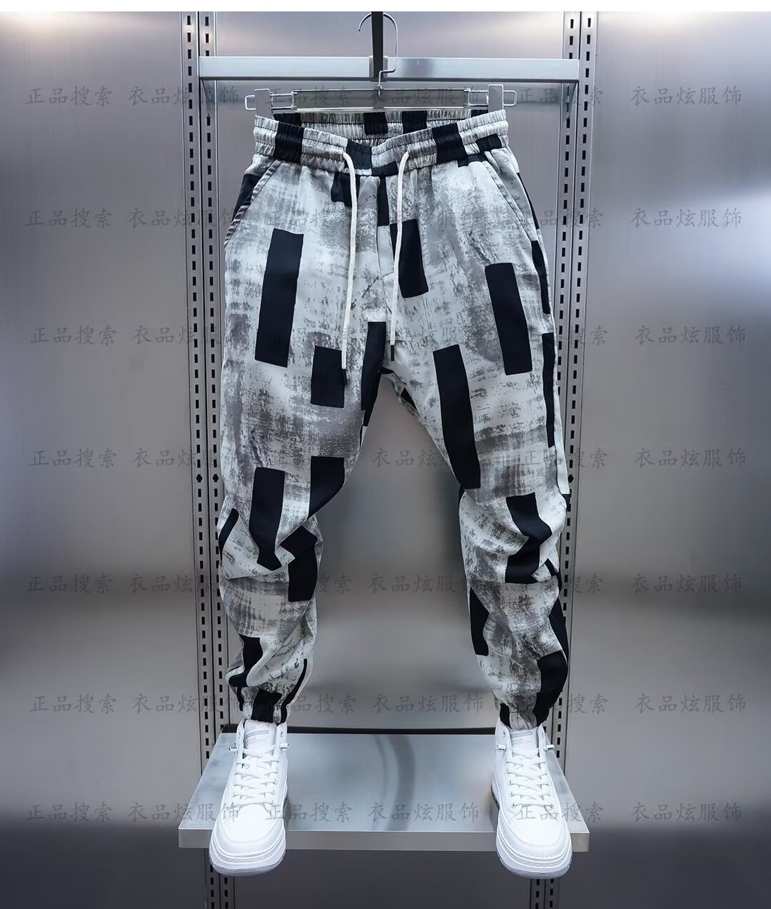 Stay stylish and comfortable with Men's Loose Casual Trousers – perfect for any casual outing!
